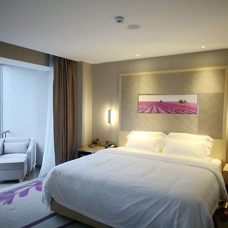 Lavande Hotel Qingdao North Station Shop Екстериор снимка