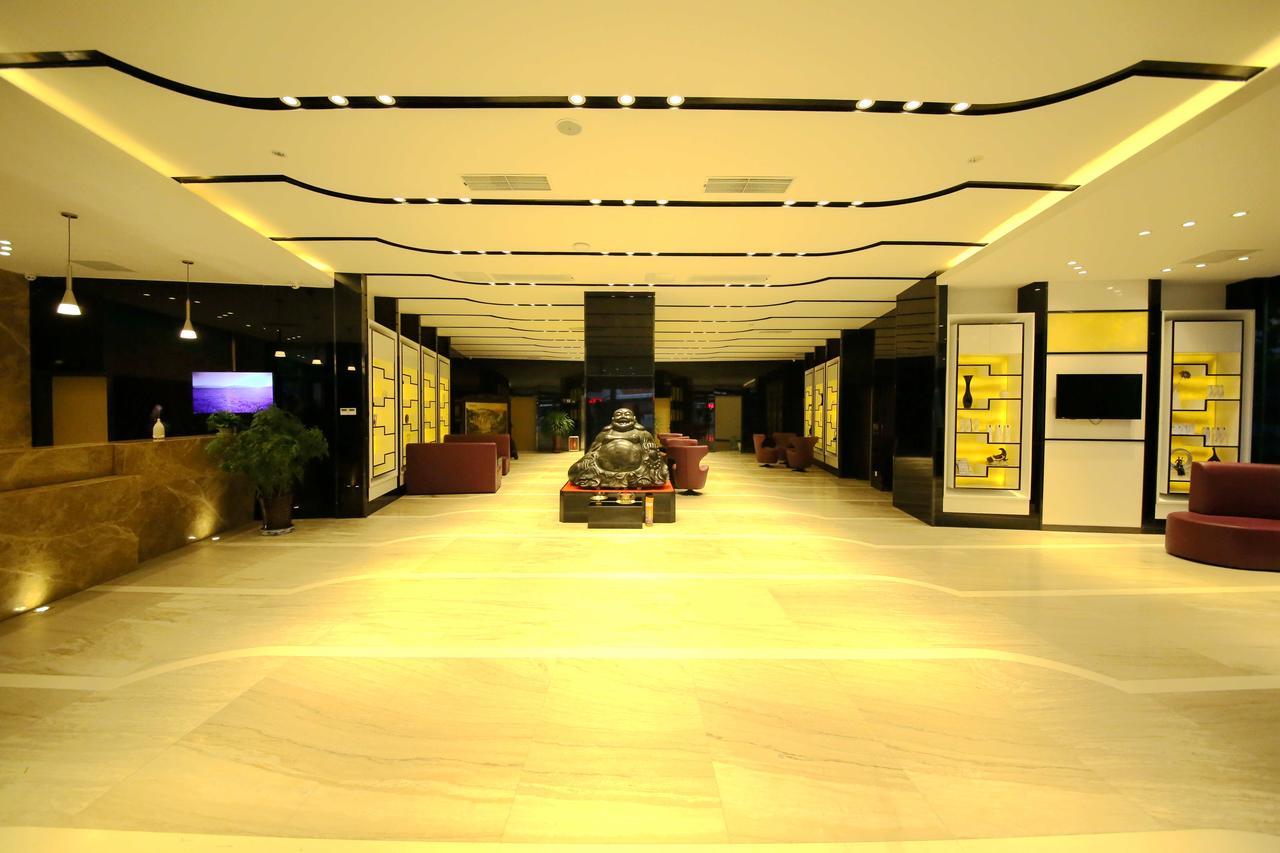 Lavande Hotel Qingdao North Station Shop Екстериор снимка