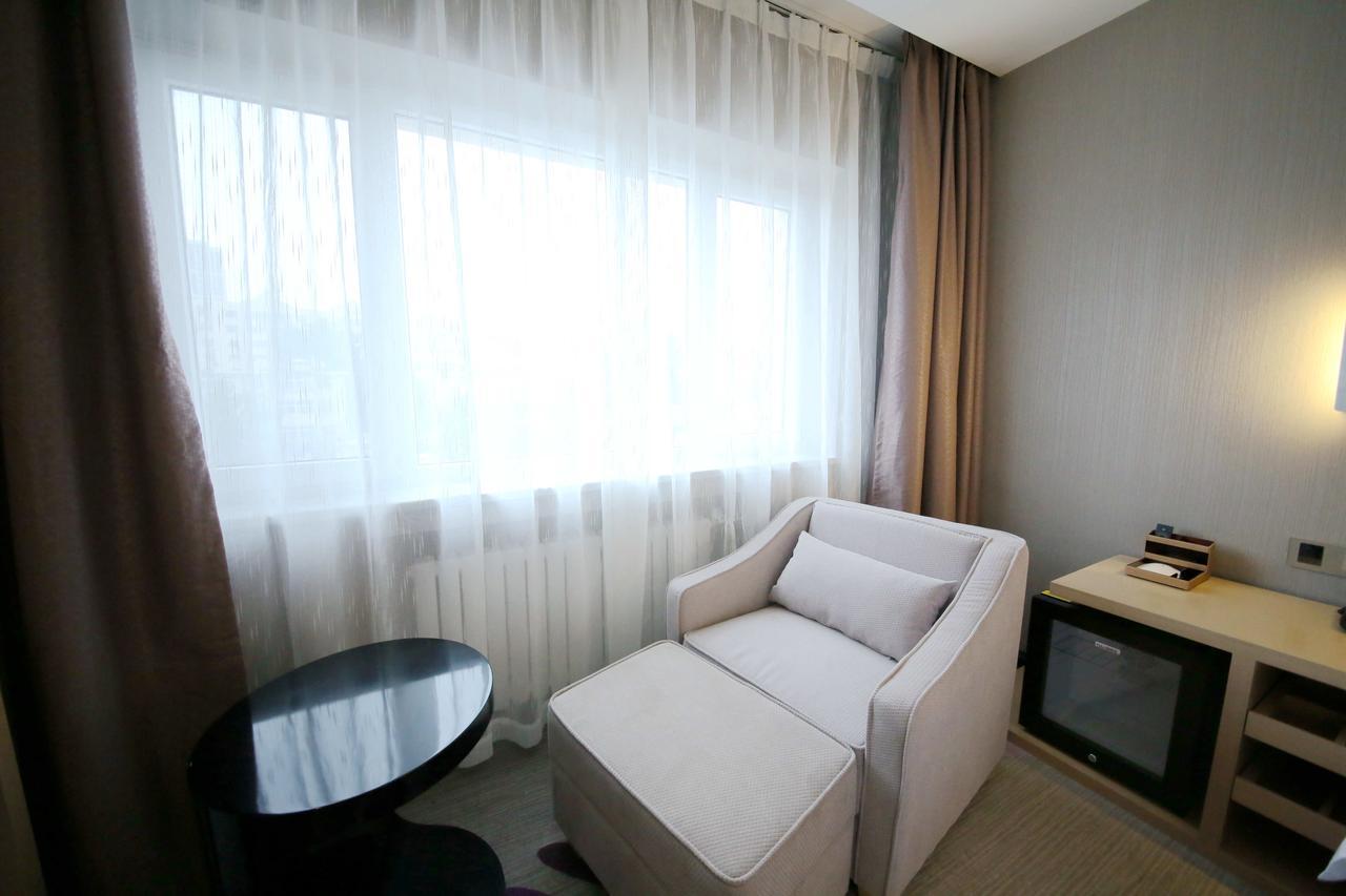 Lavande Hotel Qingdao North Station Shop Екстериор снимка