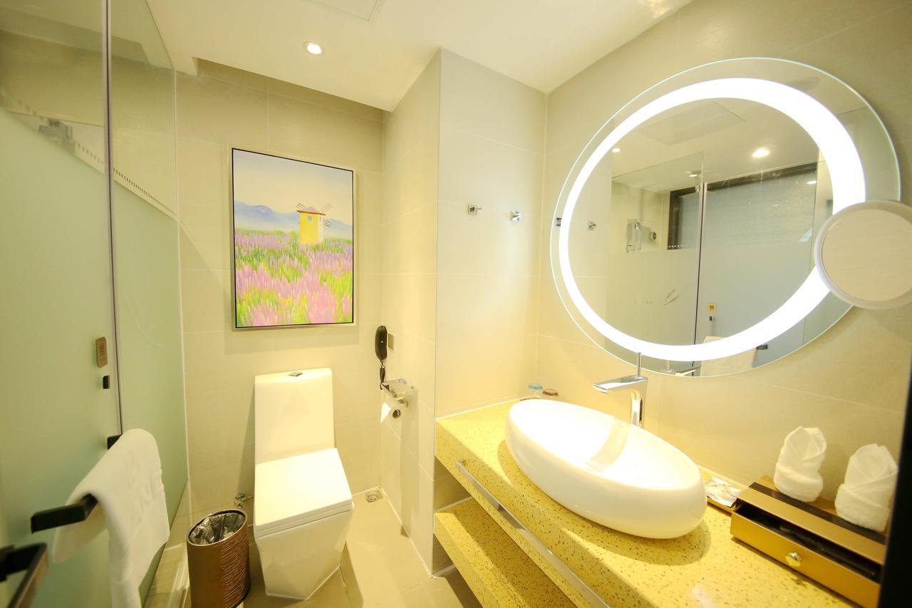 Lavande Hotel Qingdao North Station Shop Екстериор снимка