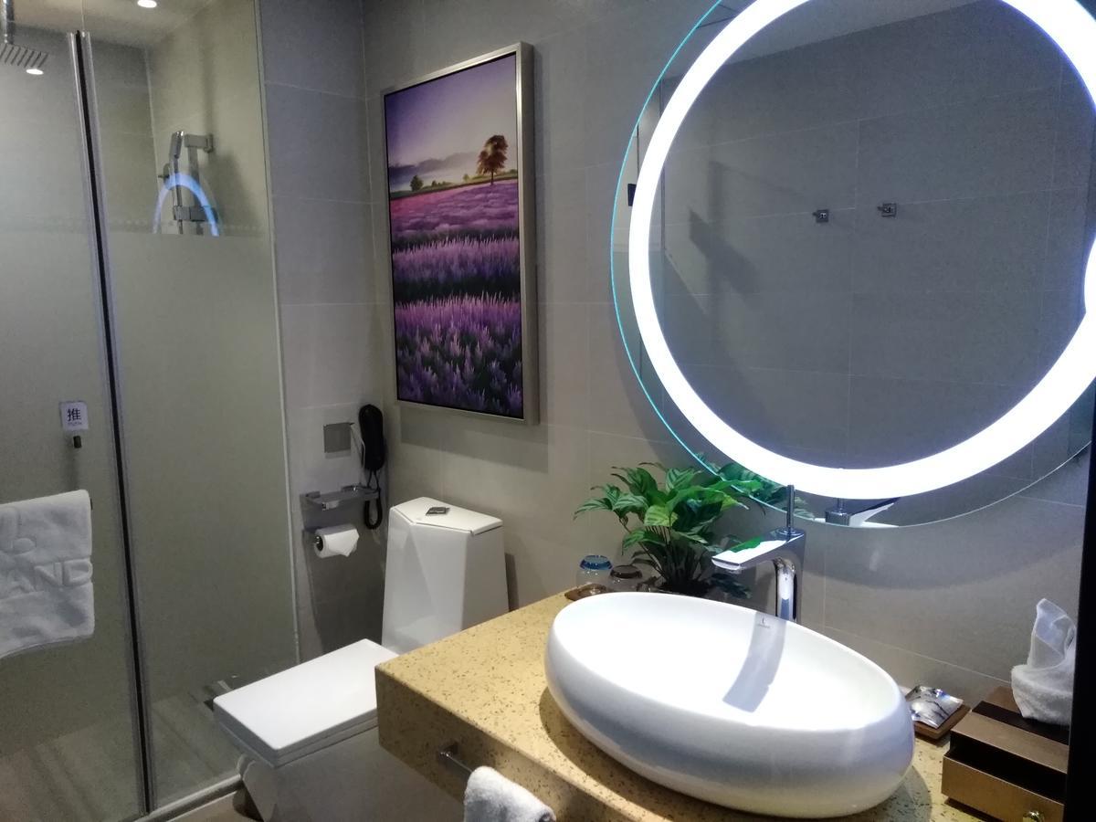 Lavande Hotel Qingdao North Station Shop Екстериор снимка